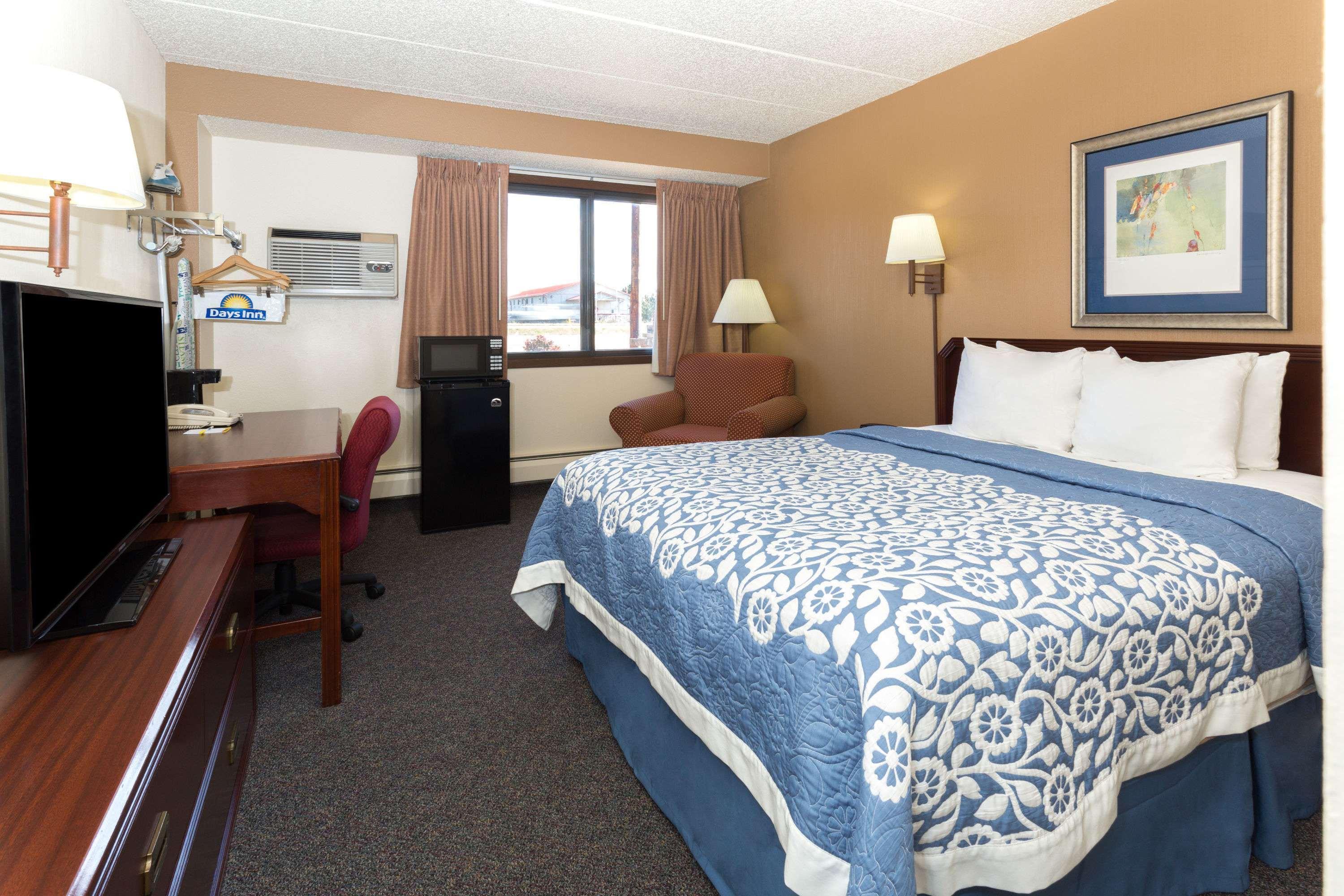 Days Inn By Wyndham Fort Collins Exterior photo
