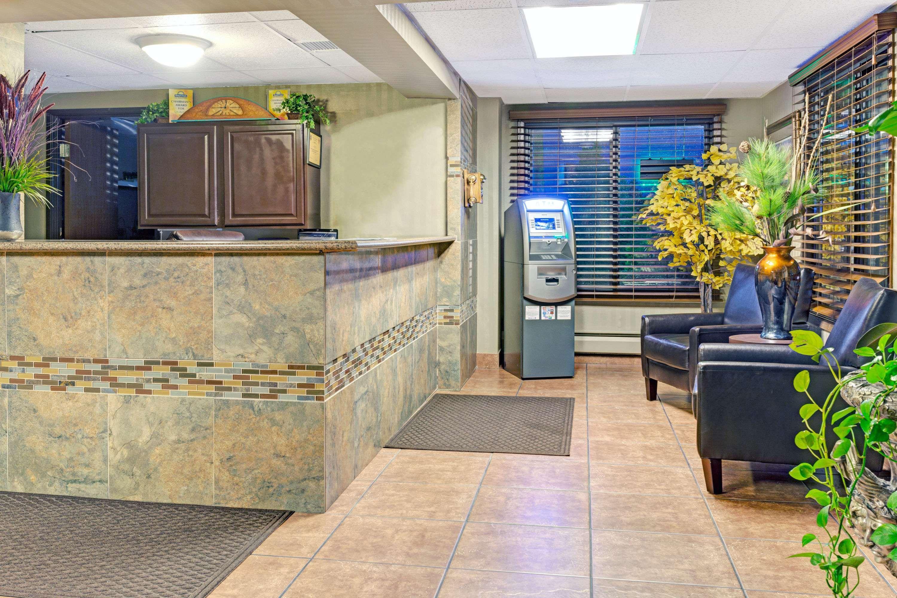 Days Inn By Wyndham Fort Collins Exterior photo