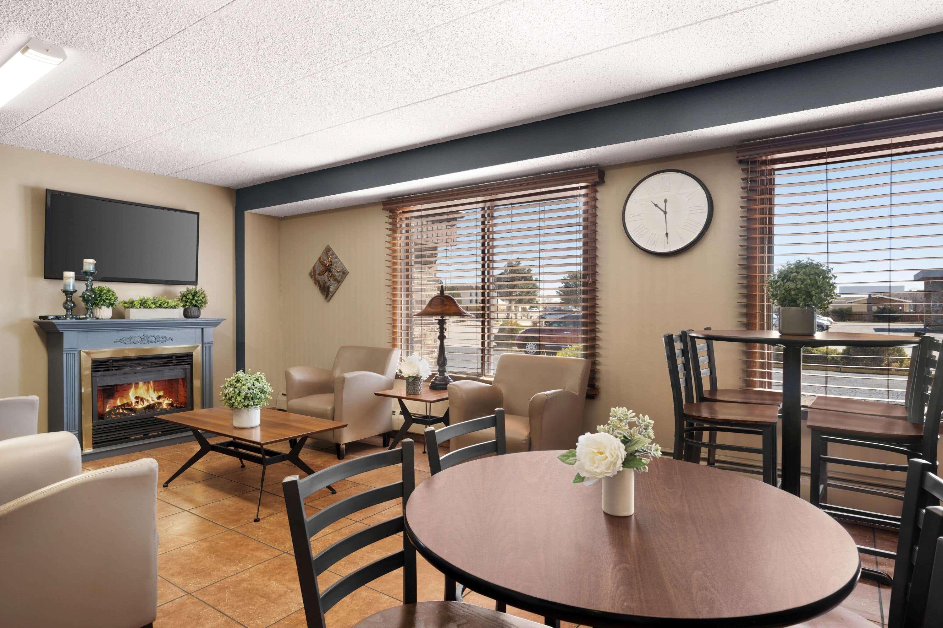 Days Inn By Wyndham Fort Collins Exterior photo