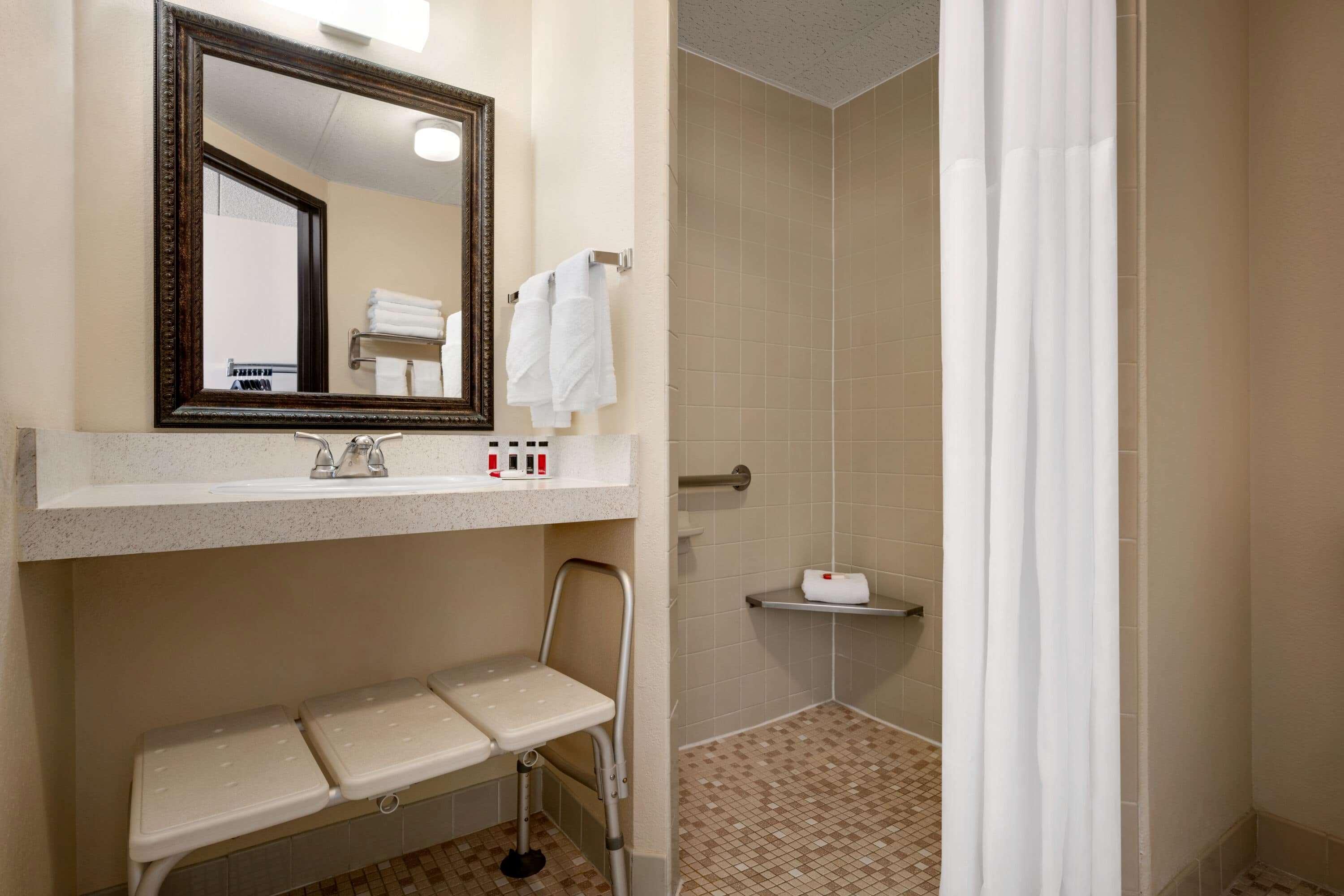 Days Inn By Wyndham Fort Collins Exterior photo